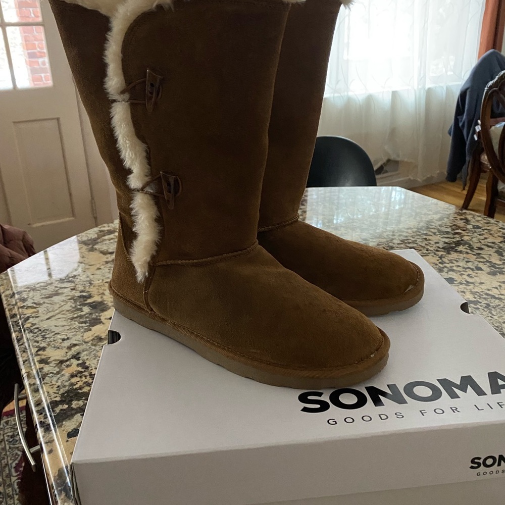 Great chestnut color boots with suede upper